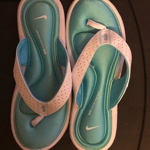 Women’s sandals, brand new!